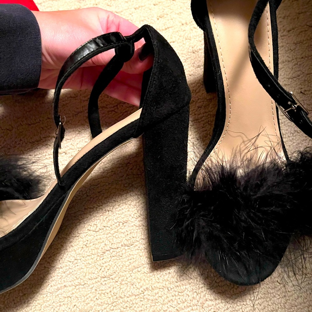 Black fluffy heals. Size 6.5 never worn before